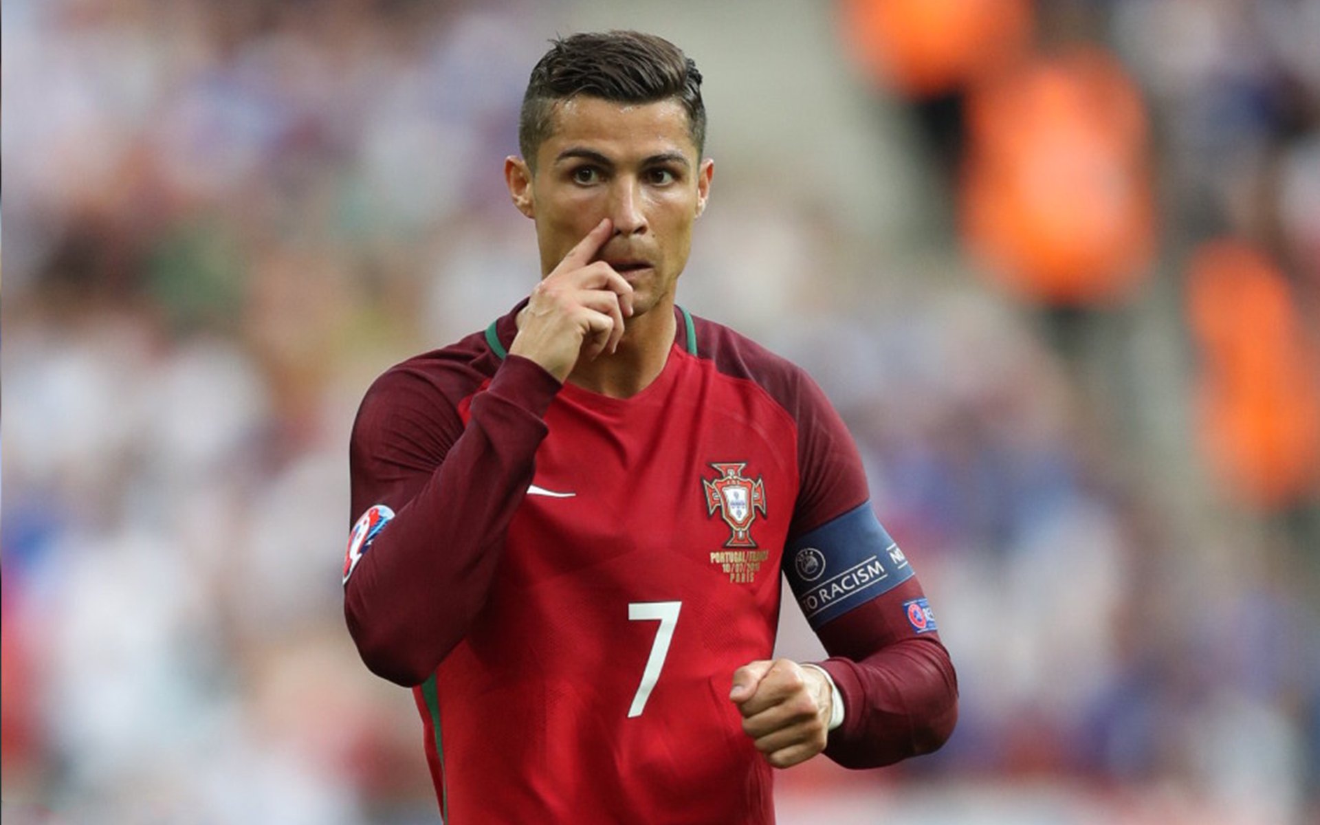 拒绝耐克5000万代言合同，布朗为言论自由做出选择，耐克勒布朗大楼