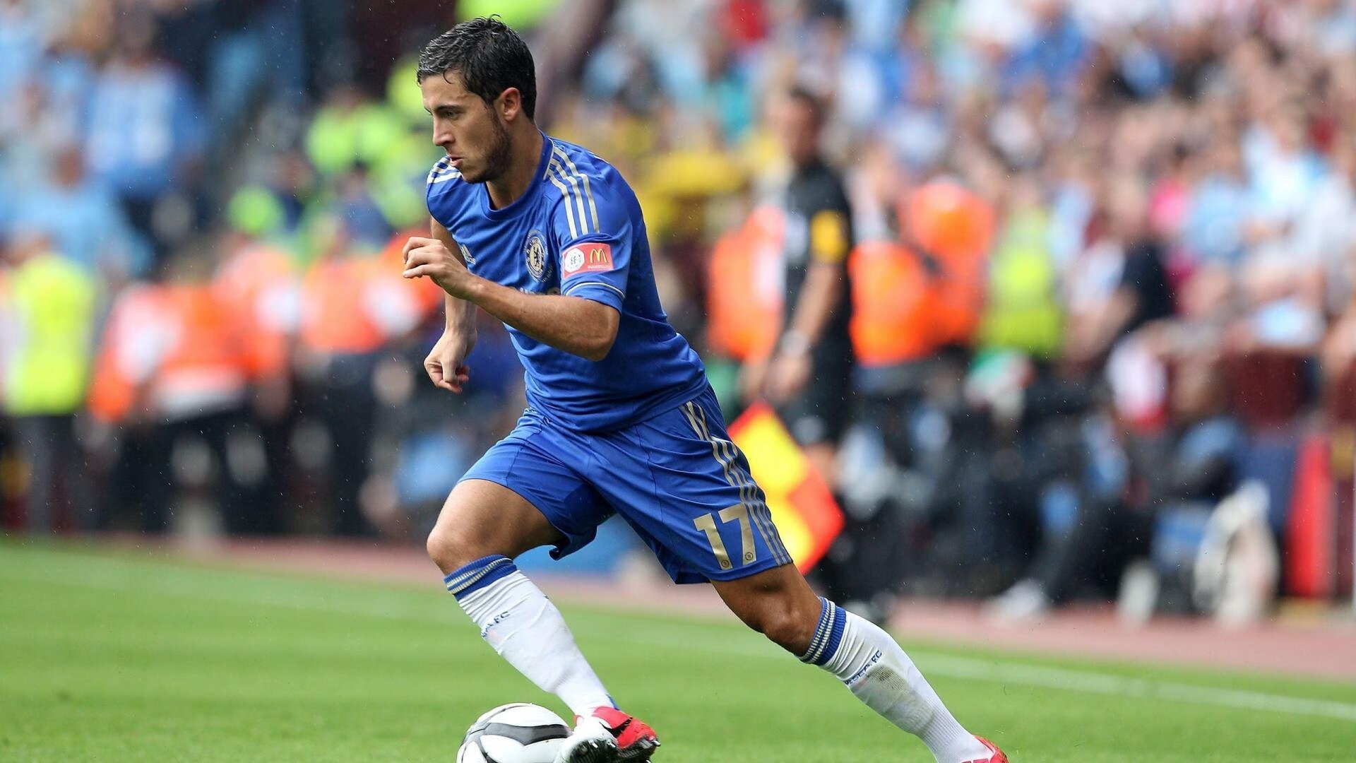 球员社交网络互动增多形象建设需规范，社交型球员